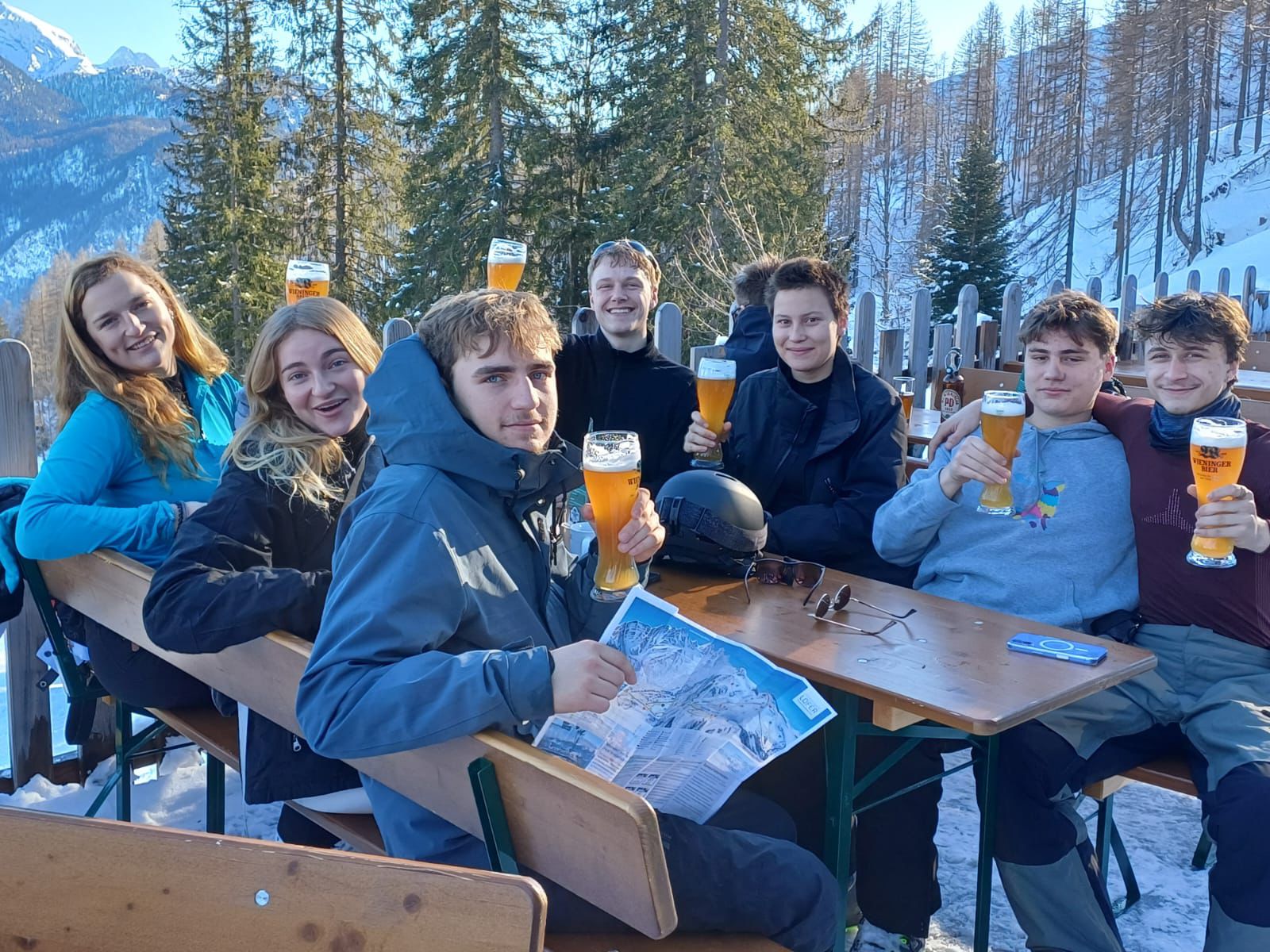 Dries Albert with friends enjoying drinks outdoors